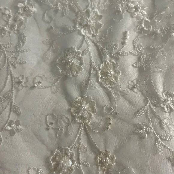 Elegant White Girl’s First Communion Dress - Picture 2 of 8